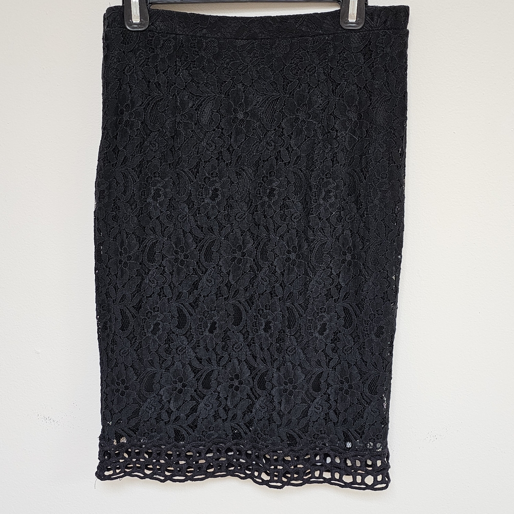 EUC - SPENSE  Black Lace Pencil Skirt, lined stetchy no slit  side zip MEDIUM